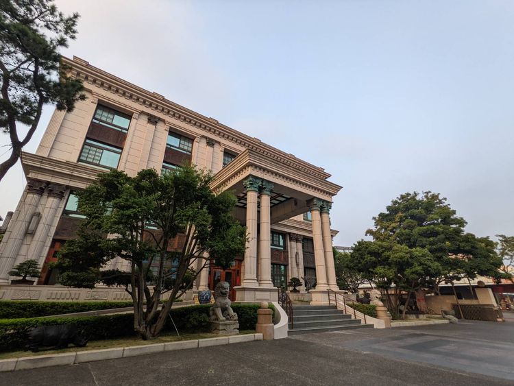 久樘開發集團總部基地達1700多坪，周邊滿滿綠意。王鈞生攝影