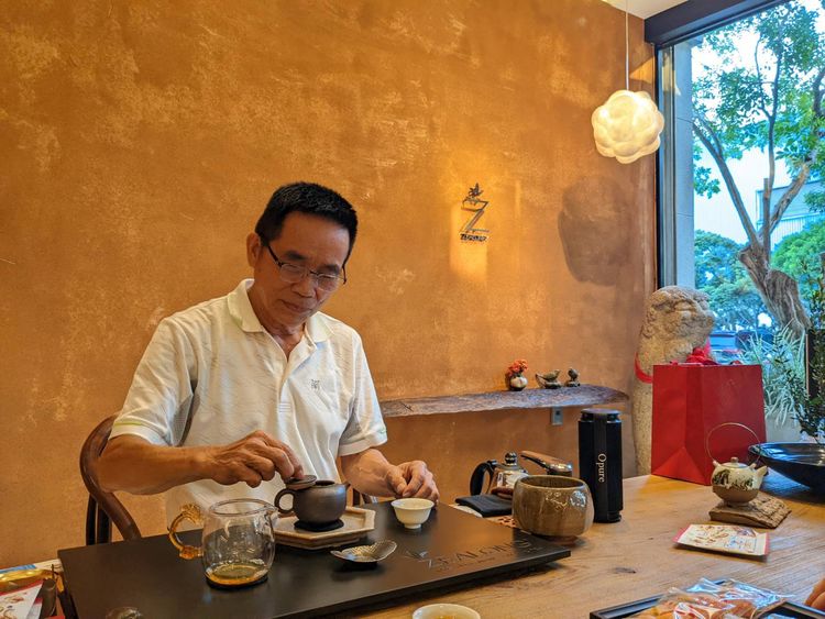 除了建築本業外，陳梓旺也在紐西蘭種茶，外銷全世界。王鈞生攝