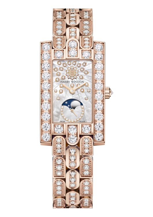 Avenue Classic玫瑰金月相錶搭配鑲鑽玫瑰金鍊帶款，約325萬5000元。品牌提供