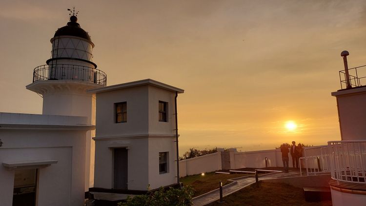 高雄燈塔傍晚欣賞旗津夕陽。凃建豐攝