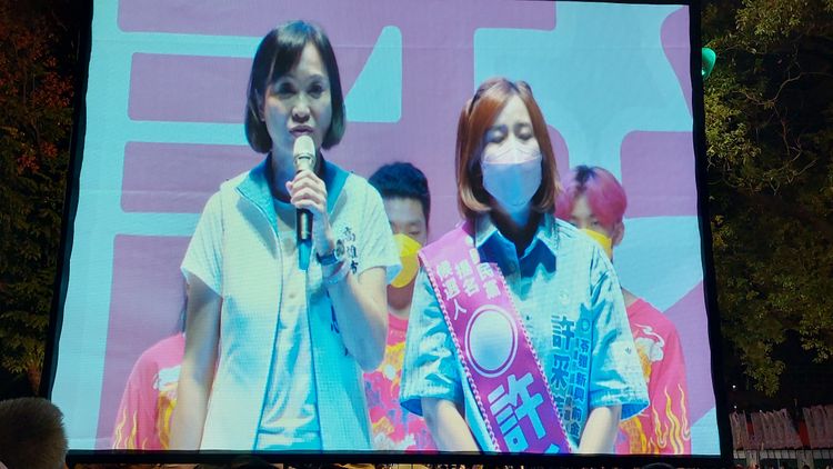 柯志恩說，她和采蓁兩個失去爸爸的女人，在這裡拜託大家。凃建豐攝