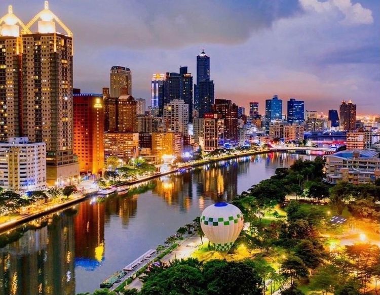 「2022高雄愛．月熱氣球」將於9/16下午在愛河再升空。觀光局提供