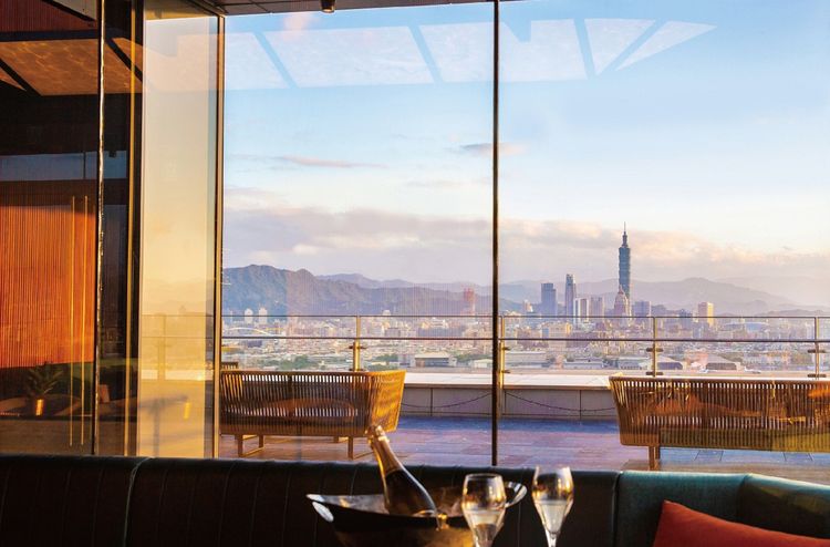 「INGE'S探索假期」住宿券首度攜手館內人氣高空景觀餐廳。台北萬豪酒店提供