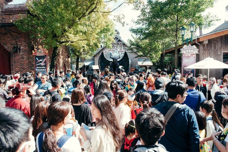 平日使用國旅3折補助購票入園，即享優惠209元（原價999元）。六福村提供