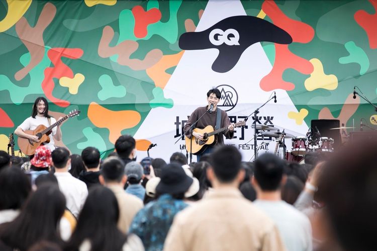 人氣歌手與流行樂團現場演唱，全日音樂不停歇。觀光局提供