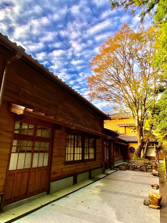 太平山國家森林遊樂區內有一棟85歲檜木老建築，歷經10年重建今開幕。林務局提供