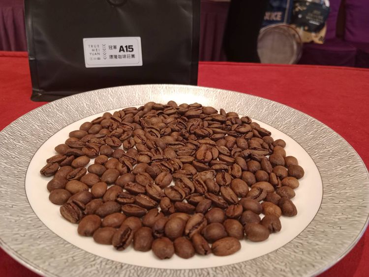 璟隆咖啡莊園得獎的精品咖啡豆。讀者提供