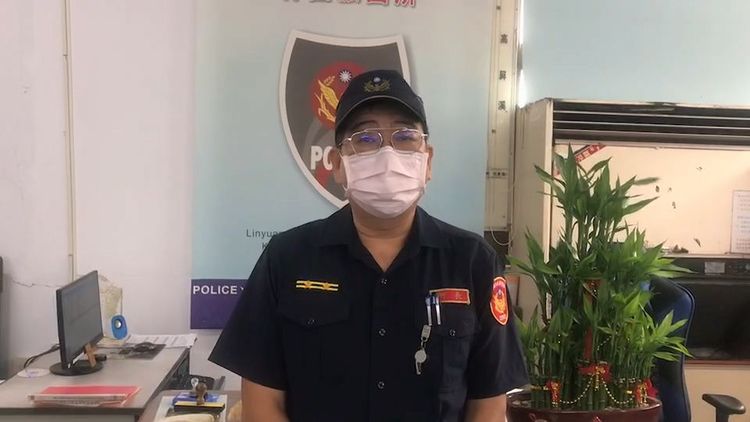 林園派出所所長紀健祥表示，已對闖紅燈大貨車逕行舉發開出2張罰單。讀者提供