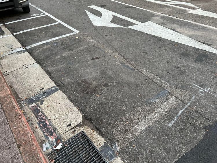 女網友到現場發現停車格被註銷了。翻攝《爆料公社》