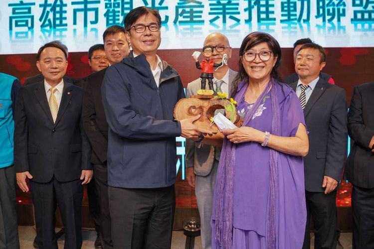 陳其邁表示，市府力挺觀光產業界，就要做到最「雄」，資源投入絕不手軟。翻攝畫面