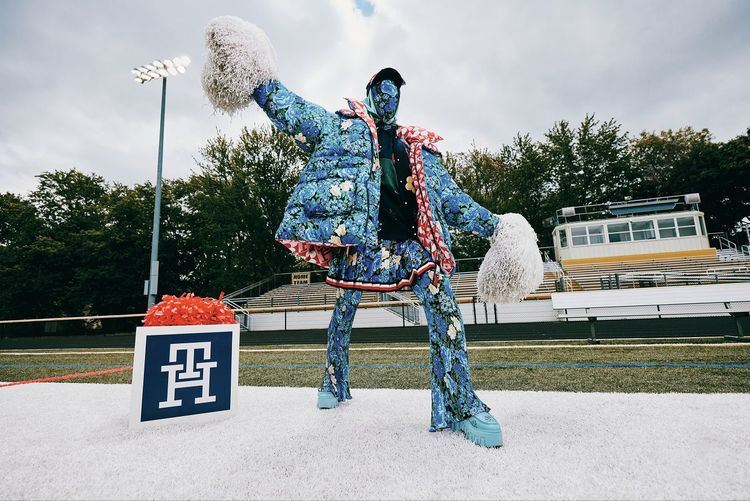 Tommy Hilfiger x Richard Quinn膠囊系列汲取包括龐克、啦啦隊等各類文化元素。品牌提供