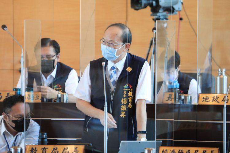 中市教育局長楊振昇坦言歪頭男童事件影片是第一次看到，全案目前與社會局家防中心一同調查處理中。曾雪蒨攝