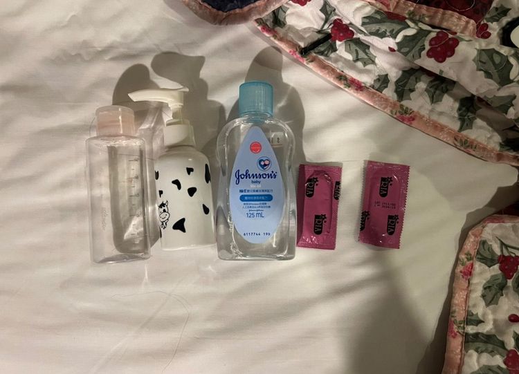 阮姓女子自備保險套、嬰兒油、潤滑液等物品。讀者提供
