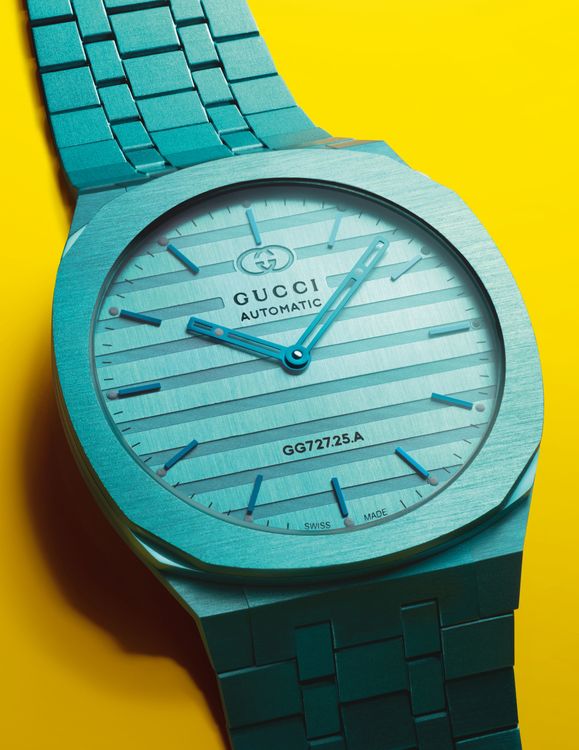 GUCCI 25H鍍藍綠色鋁合金自動上鍊腕錶，29萬5000元。品牌提供