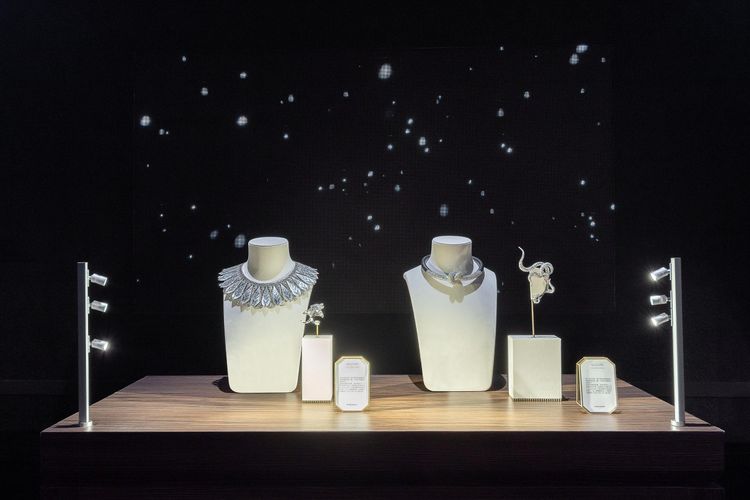 此次Carte Blanche, Ailleurs高級珠寶系列下26件作品悉數來台，是海外巡展的第2站。品牌提供
