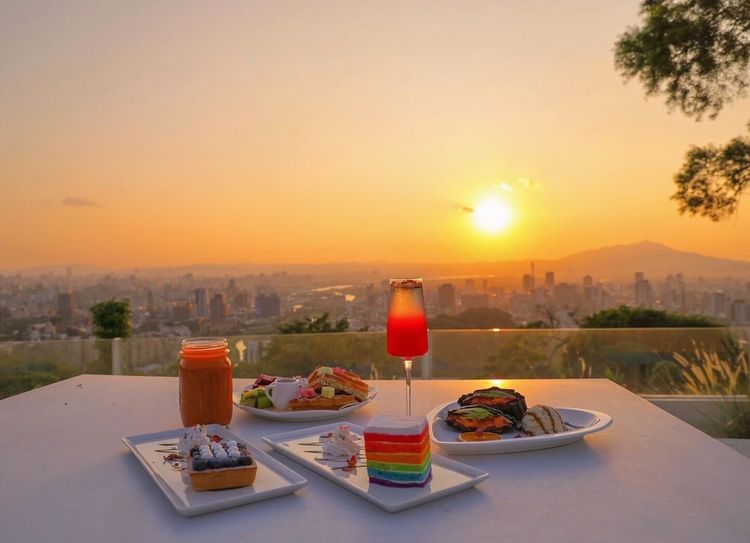 平常假日一位難求的Wonder.land 仙境，FunNow獨家上架「夕陽美景下午茶」方案，預訂打9折。業者提供