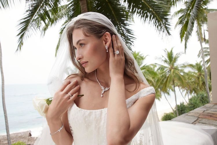 拜GRAFF所賜，Grace Elizabeth完成了披上白紗的夢想。品牌提供