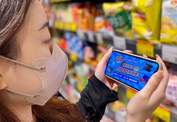 10/7-10/10每天中午12點及晚上8點開放搶折價券，可用千元購買Panasonic 蒸氣烘烤爐、HITACHI鋰電池無線吸塵器等。業者提供