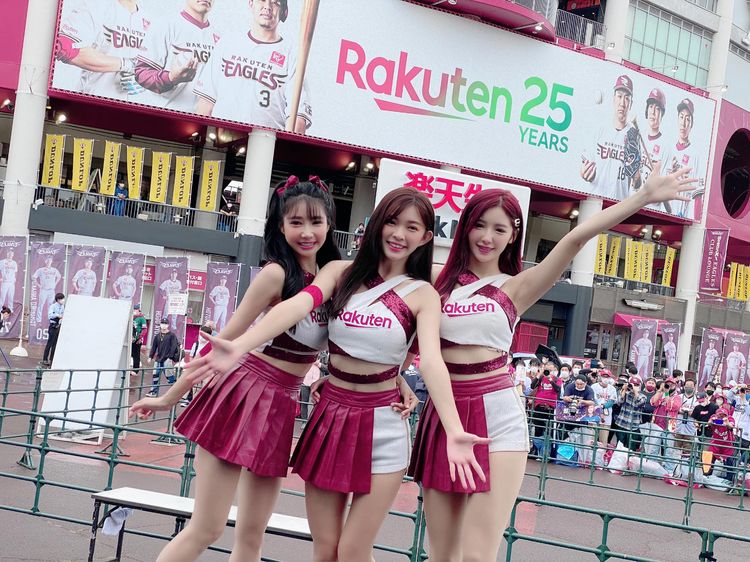 樂天女孩魅力席捲日本。樂天桃猿提供