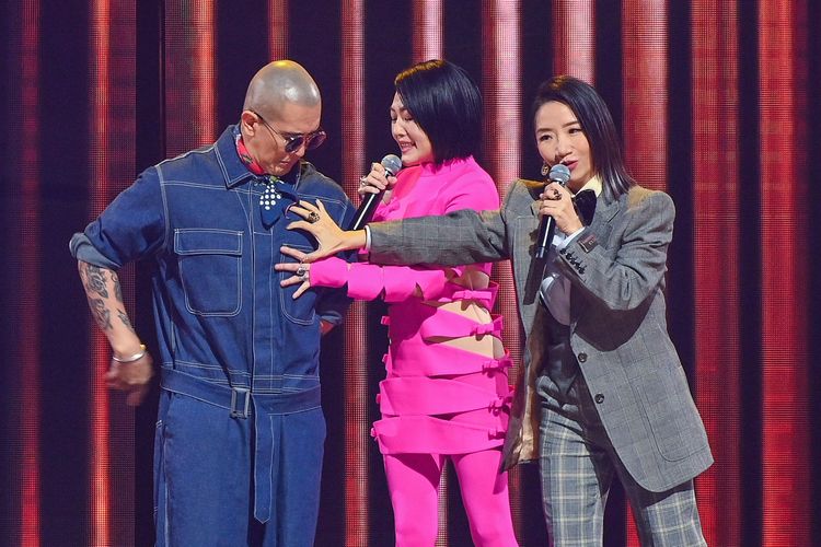 具俊曄（左）在小姨子小S徐熙娣（中）的推波助瀾下，讓「姊夫」2字成了他最有親切感的代稱。台視提供