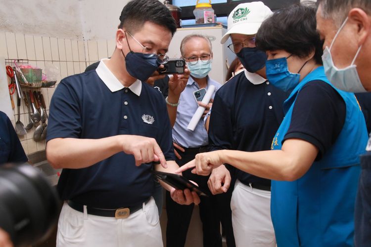 慈濟慈善基金會與台東縣府團隊前往池上勘災。台東縣府提供