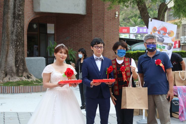 台東縣長饒慶鈴（右二）參加台東藝穗節記者會。台東縣府提供