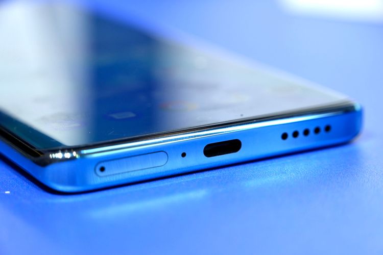 V25 Pro 5G擁有4830mAh超大電量再搭配66Ｗ極速閃充。陳志淵攝