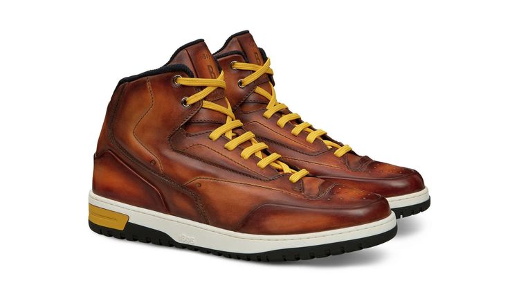 Playoff蜂蜜色高筒運動鞋，7萬3000元。品牌提供