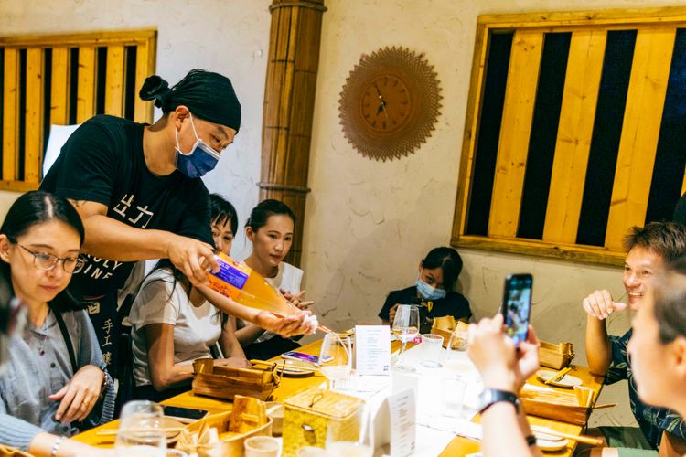 「酒食都蘭Just  E'tulan」。古和純攝