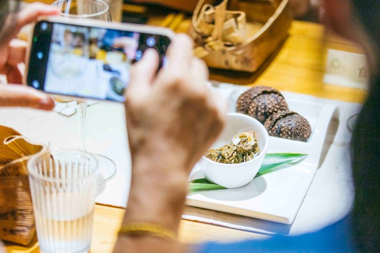 太平洋是阿美族的冰箱，餐桌上少不了海鮮美味。古和純攝