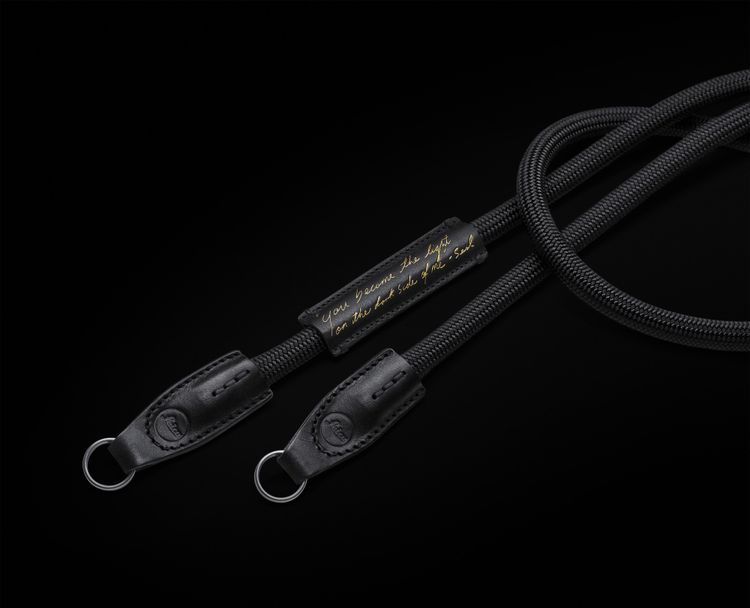 套裝還配有一條背帶。業者提供