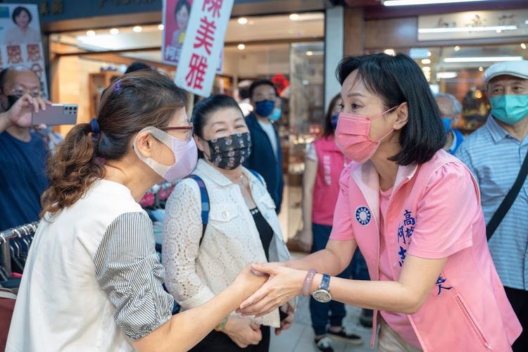 柯志恩拜會地方。柯辦提供