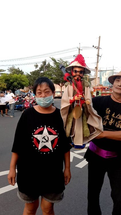 夫妻倆的「旅遊」就是逛廟會。蘇盟欽提供