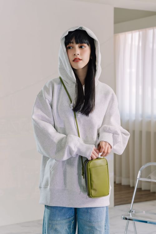 GU SWEAT 大學T／帽T系列推出基本版型、Oversize寬鬆版型及短版3種版型。業者提供