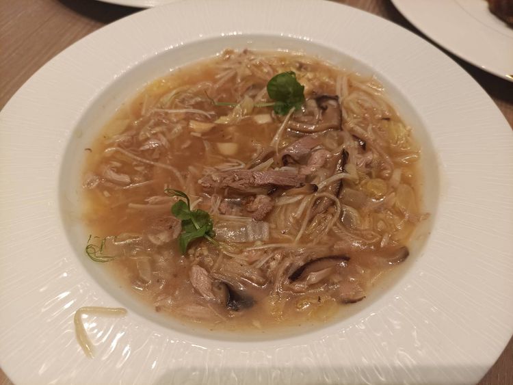 前鎮鴨肉三絲羹。高雄萬豪提供