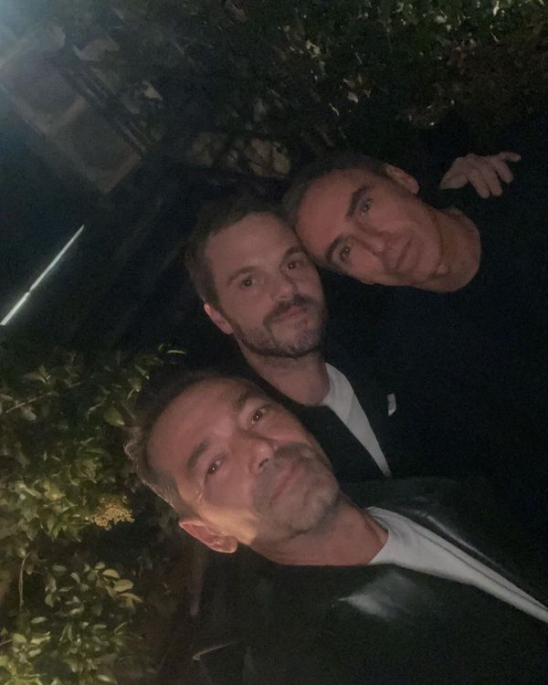 Matthieu Blazy的伴侶Pieter Mulier（左）與恩師Raf Simons（右）現身秀場力挺。翻攝pieter_mulier IG