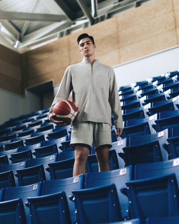 新北國王籃球隊球員林力仁演繹lululemon男裝的簡約個性搭配。翻攝lululemontw IG