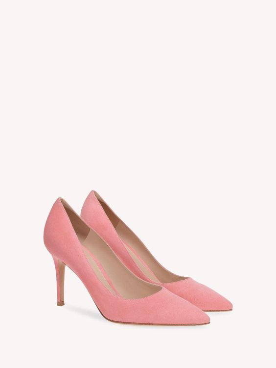 Gianvito 85經典山茶花粉高跟鞋，2萬6500元。品牌提供