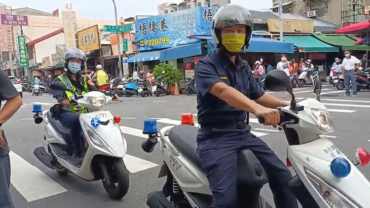 警方到場維持秩序，以防引發交通事故。民眾提供