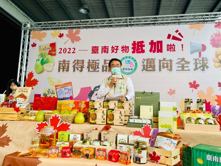 黃偉哲說，台南農產要打世界盃。王志弘攝