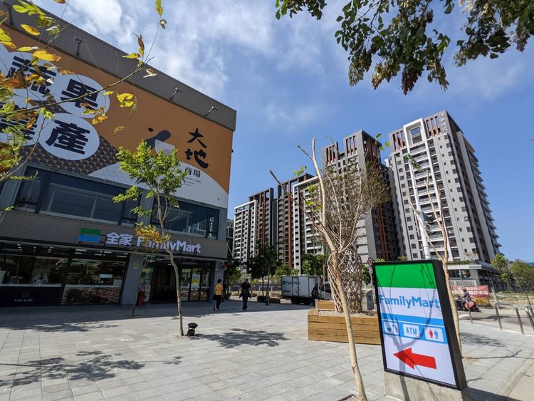 不少小宅紛紛祭出輕鬆彈性付款優惠，尤其是推案量大重劃區。王鈞生攝