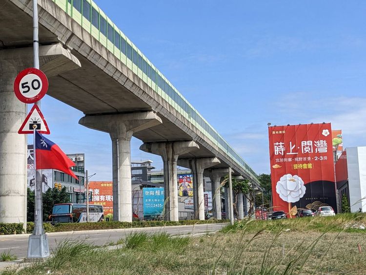 不動產市場競爭激烈，加上搭建接待中心不符合環保趨勢，不少建商改以永久會館售屋。王鈞生攝