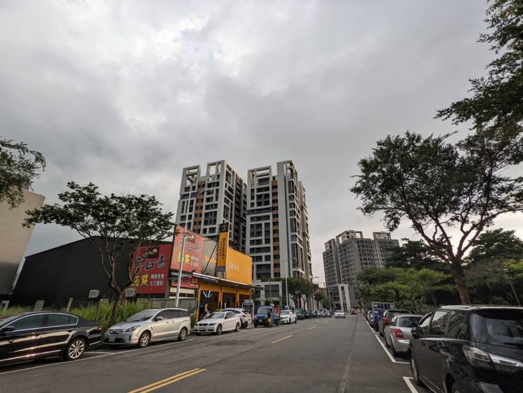 該地新古屋2字頭仍有房可買。王鈞生攝