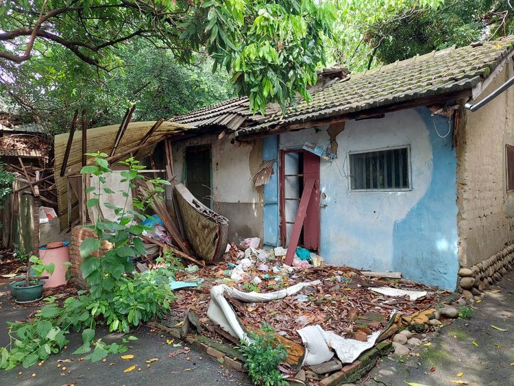 該區為不少老平房聚落，產權也很複雜。自救會提供