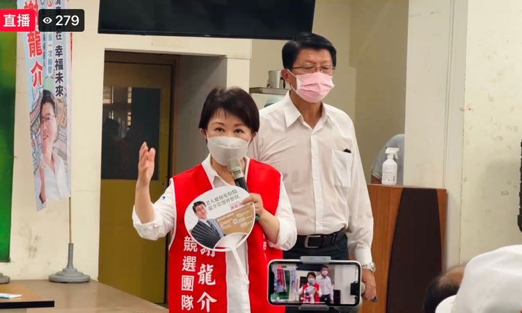 盧秀燕說，台中財政更差，有能力就有辦法執行。翻攝自謝龍介臉書直播