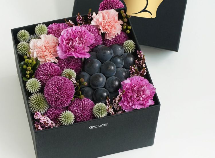 玉兔菊月水果花禮(貓眼葡萄款)，售價4200元。業者提供