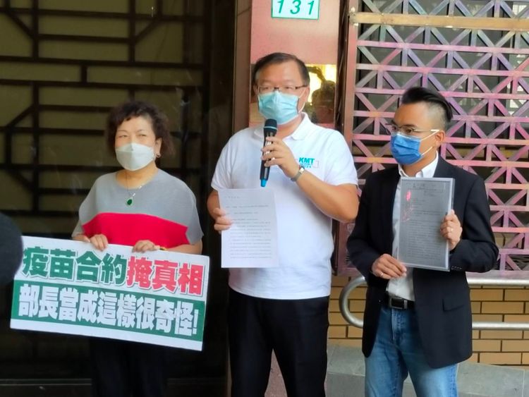 李德維指控陳時中面對衛環委員會調閱，刻意將合約「塗黑遮蔽」，因此提告他瀆職。國民黨提供