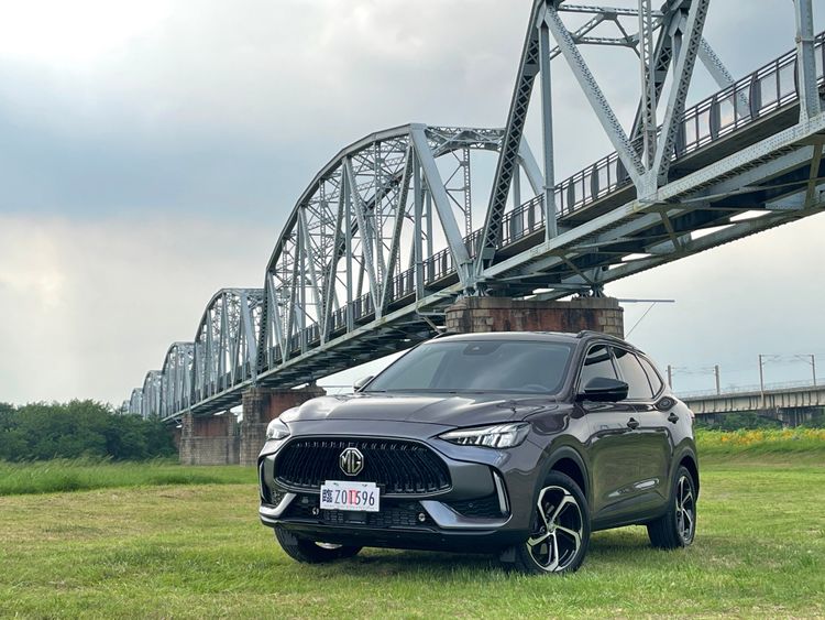 MG國產休旅車HS正式公佈雙動力車型售價，分別為HS 1.5T旗艦版89.9萬元、HS PHEV馭電版118.9萬元。林浩昇攝