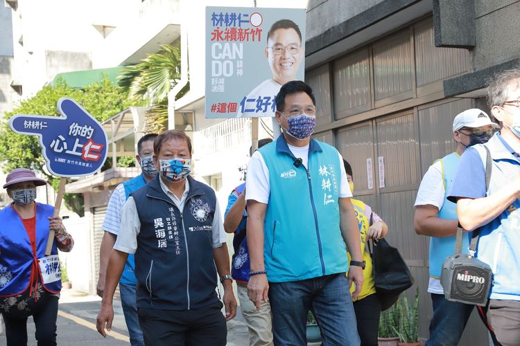林耕仁持續掃街拜票。林耕仁競辦提供