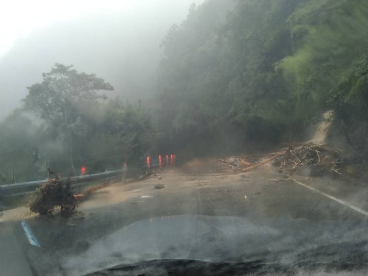 山區道路多處坍方。力麗馬告生態園區明池山莊提供